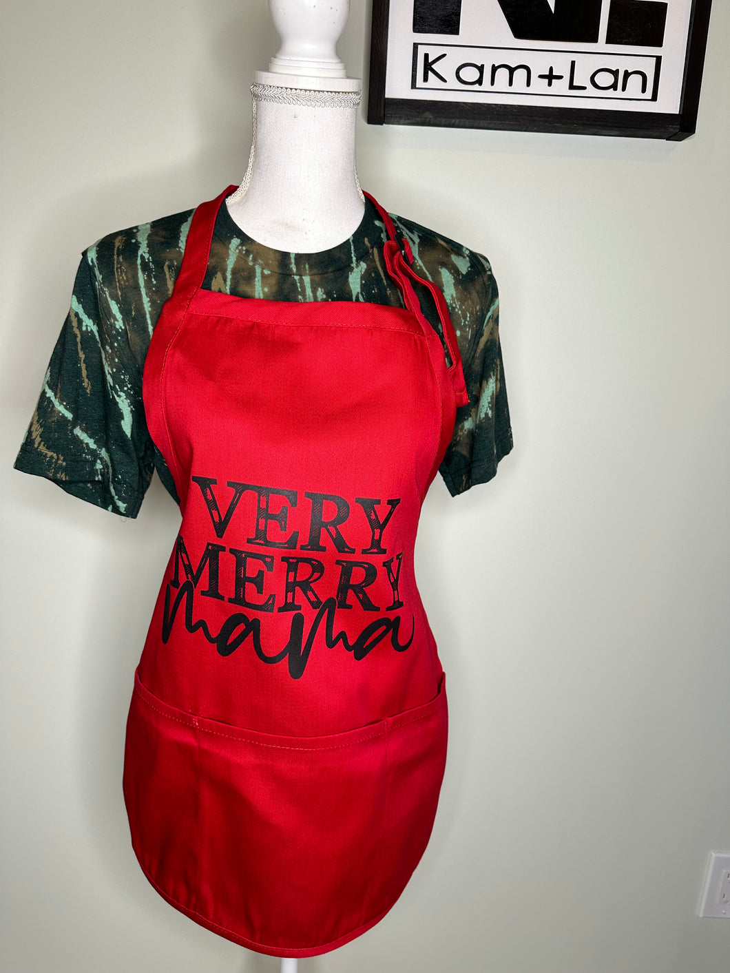 Adorable Aprons!  Very merry mama on a red apron!